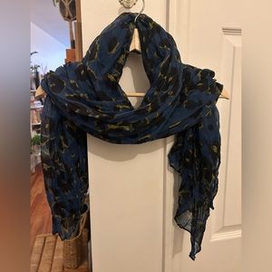 Blue leopard light weight scarf